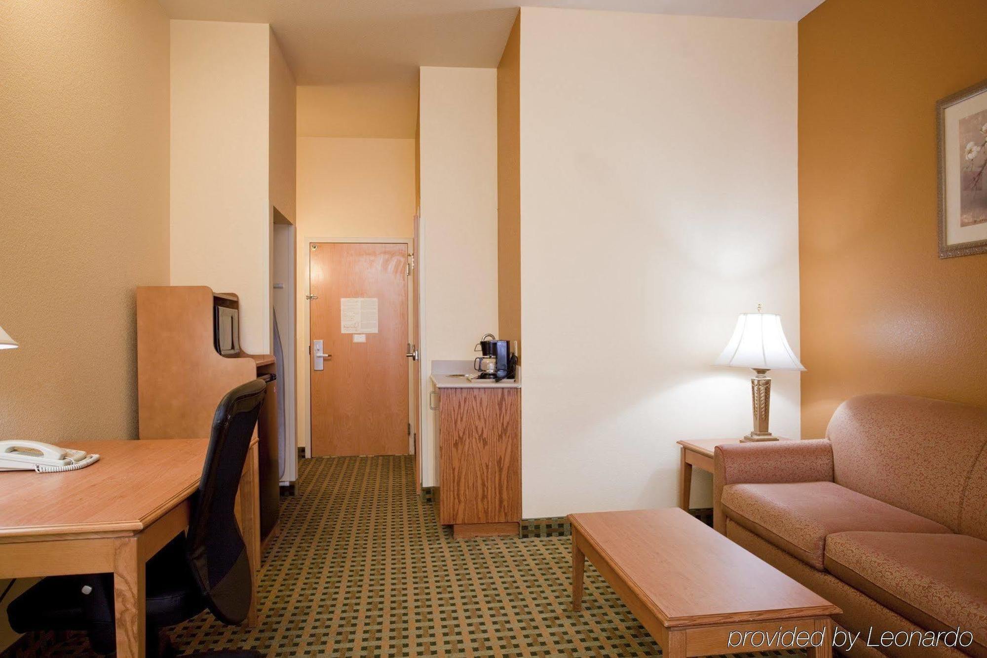 Holiday Inn Express Hotel & Suites Hesperia, An Ihg Hotel Стая снимка