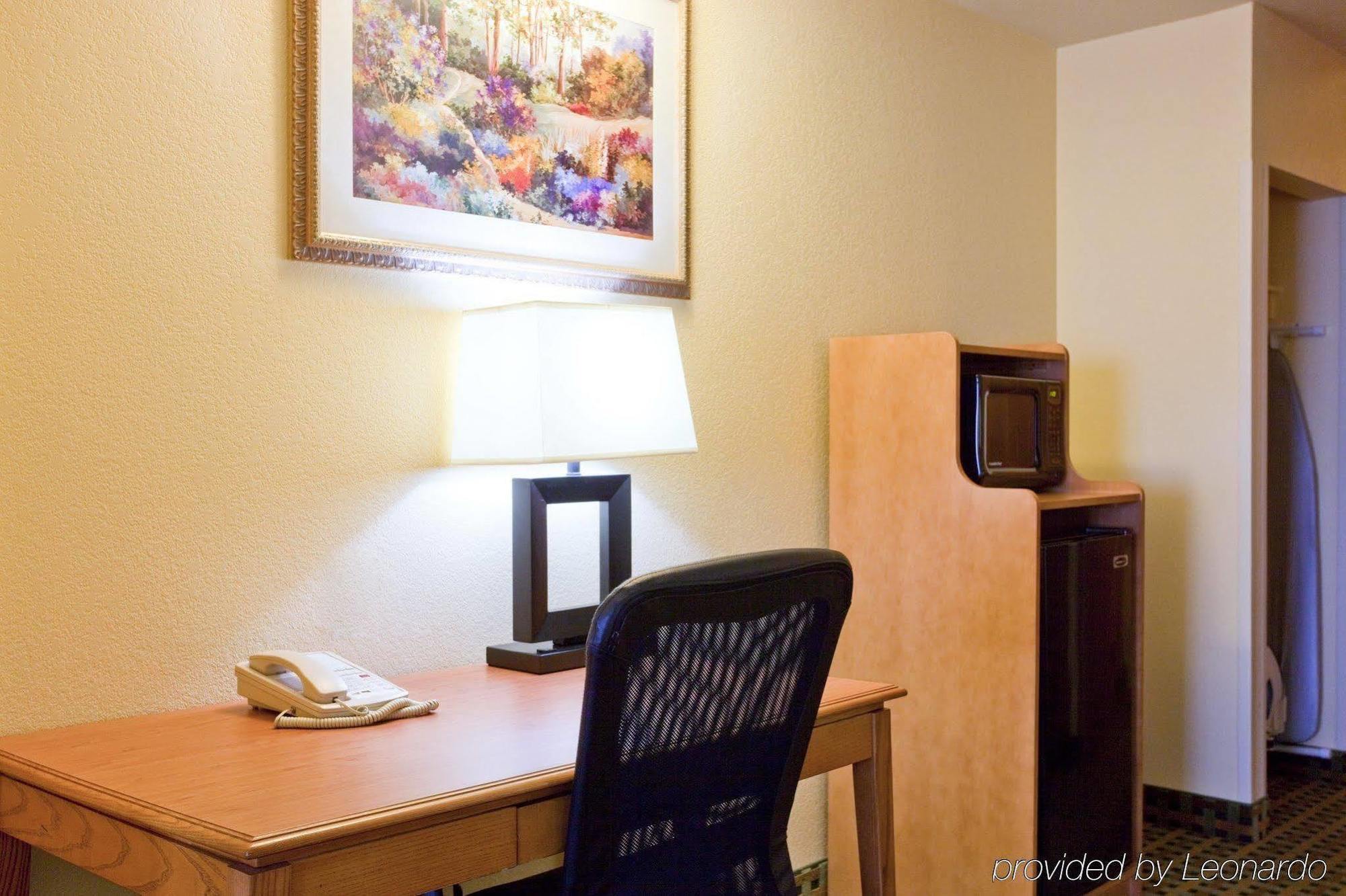 Holiday Inn Express Hotel & Suites Hesperia, An Ihg Hotel Екстериор снимка